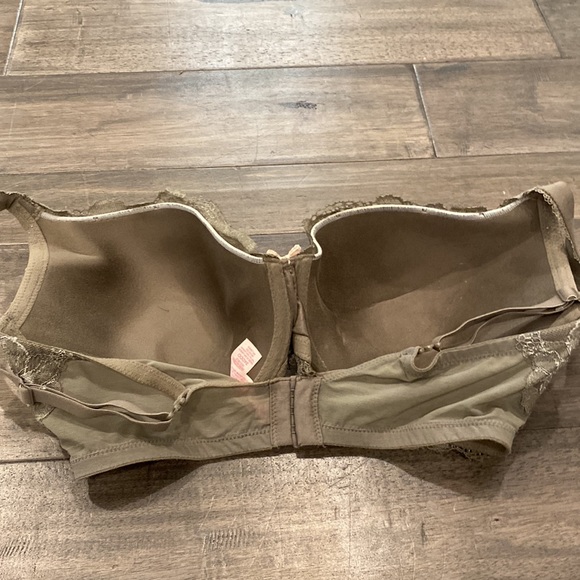 Victoria’s Secret Body By Victoria Lace Lined Demi Underwire Bra Size 34DDD/F - Picture 3 of 9